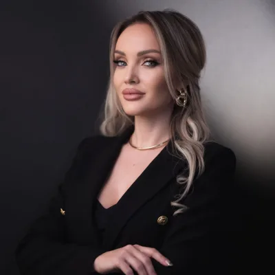 Dr. Corina Burcut