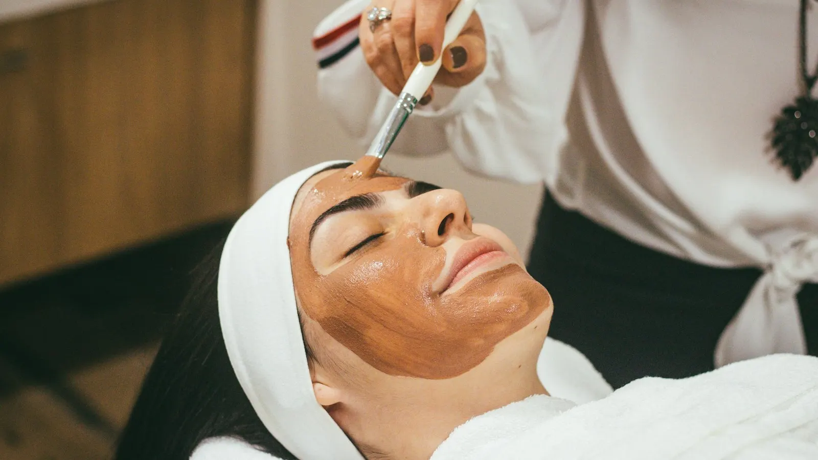 Botox și acid hialuronic: cât costă și se pot plăti în rate?
